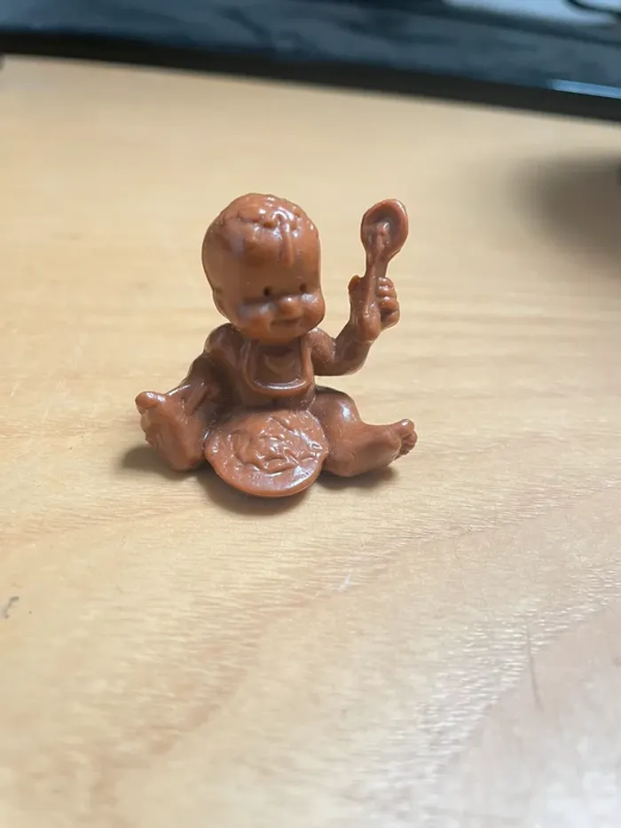 Figurine Vintage Mini Babies numéro 30 Marron (1990)