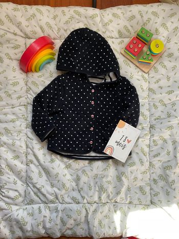 veste à capuche réversible 1 coté noir à pois 1 coté blanc a rayures 18 mois terre de marins