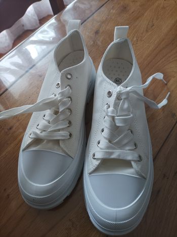 Chaussures femme taille 39 neuve