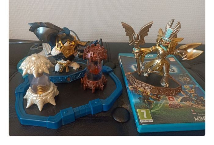 Console Nintendo Wii U édition limitée Super Mario Maker avec 3 jeux et figurines - photo numéro 7