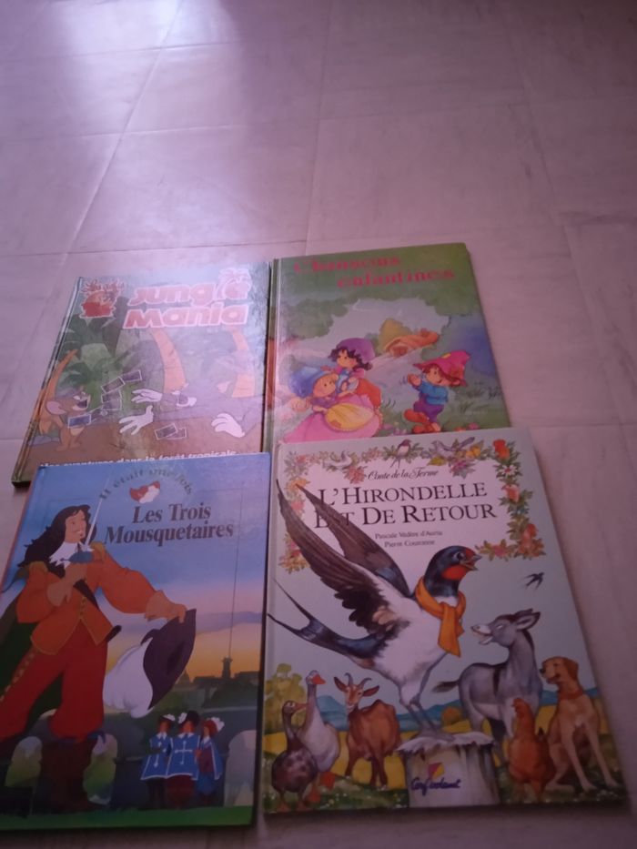 Vend lot de quatre livres  enfants