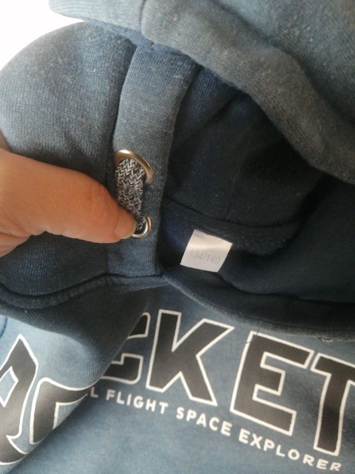 Sweat a capuche 134/140 - photo numéro 9