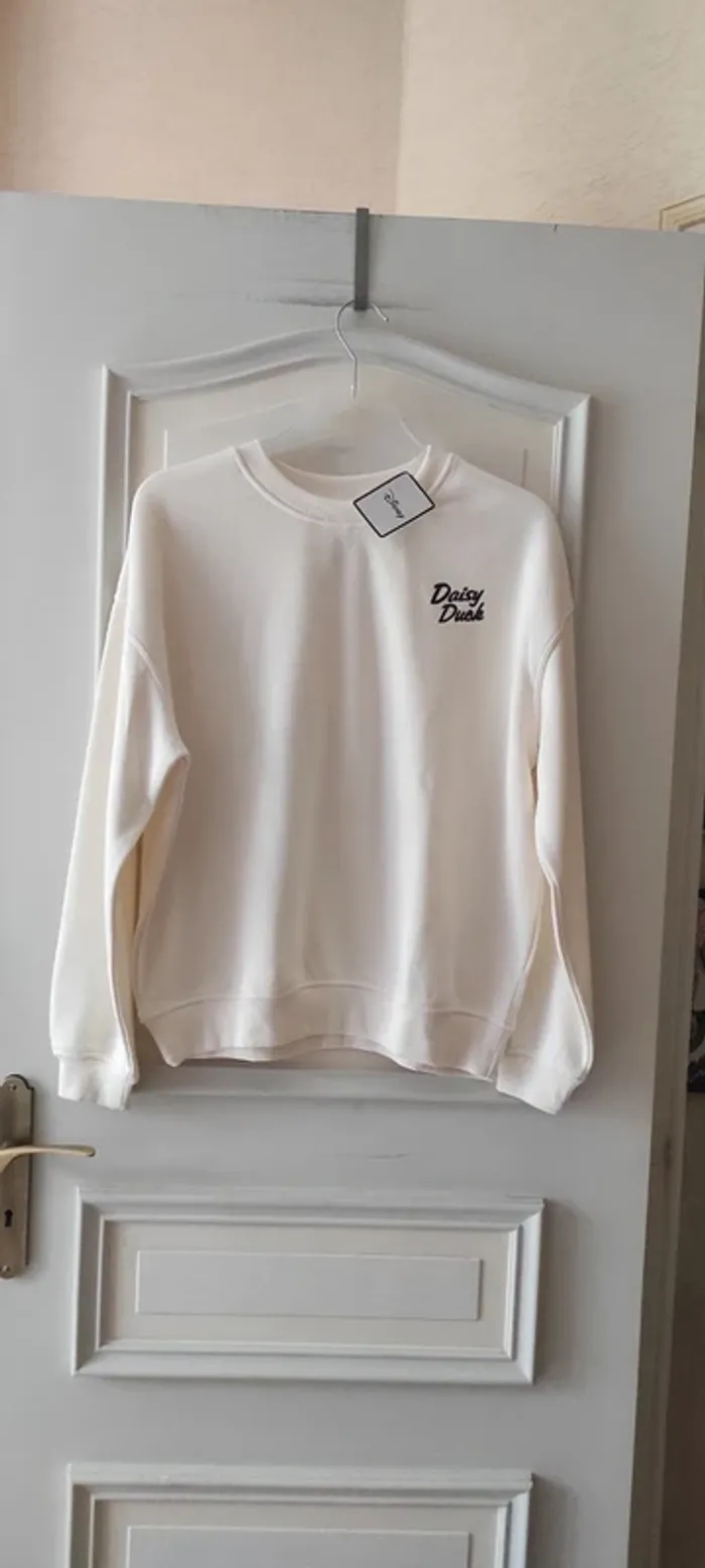 💐Sweat - Disney - taille S - Neuf avec étiquette💐 - photo numéro 2