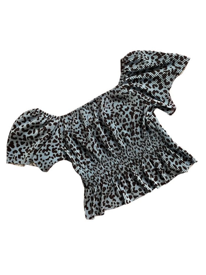 Blouse épaule dénudées léopard bleu et noir Bershka taille M très bon état - photo numéro 4