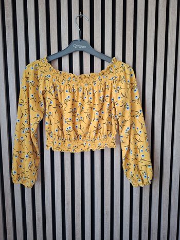 Top crop jaune fleuri de petites fleurs  blanches  T 34