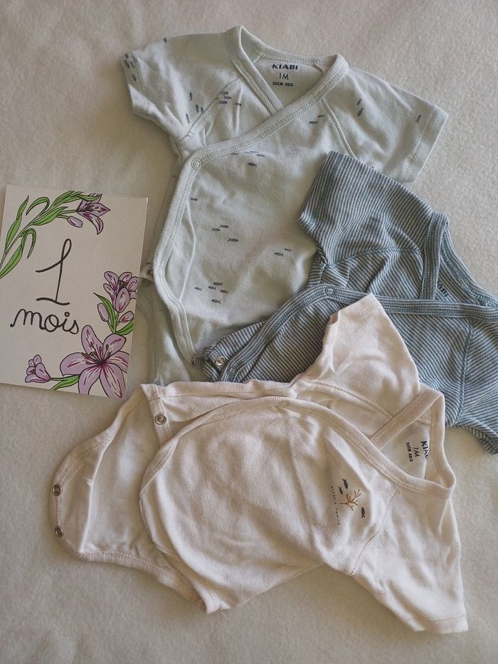 Lot bodies 1 mois