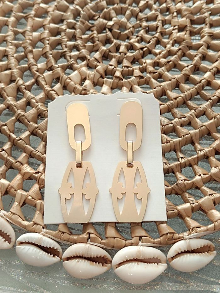 Boucle d'oreille dorée ⭐ neuve