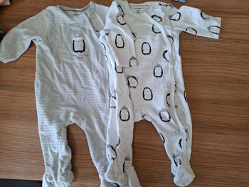 Lot 2 pyjamas 12 mois