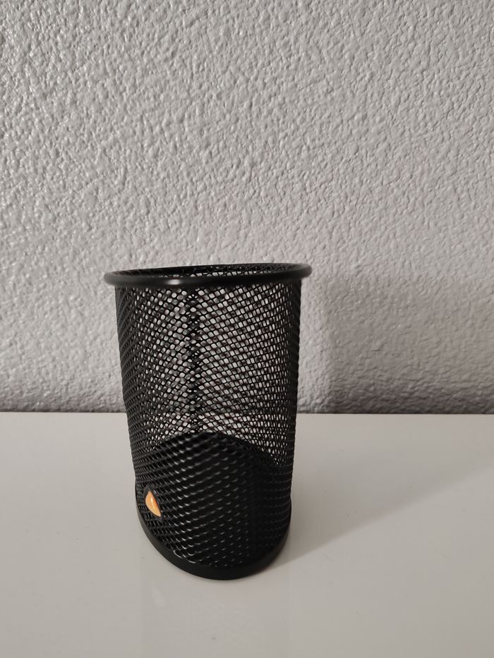 Pot à crayons noir - photo numéro 2