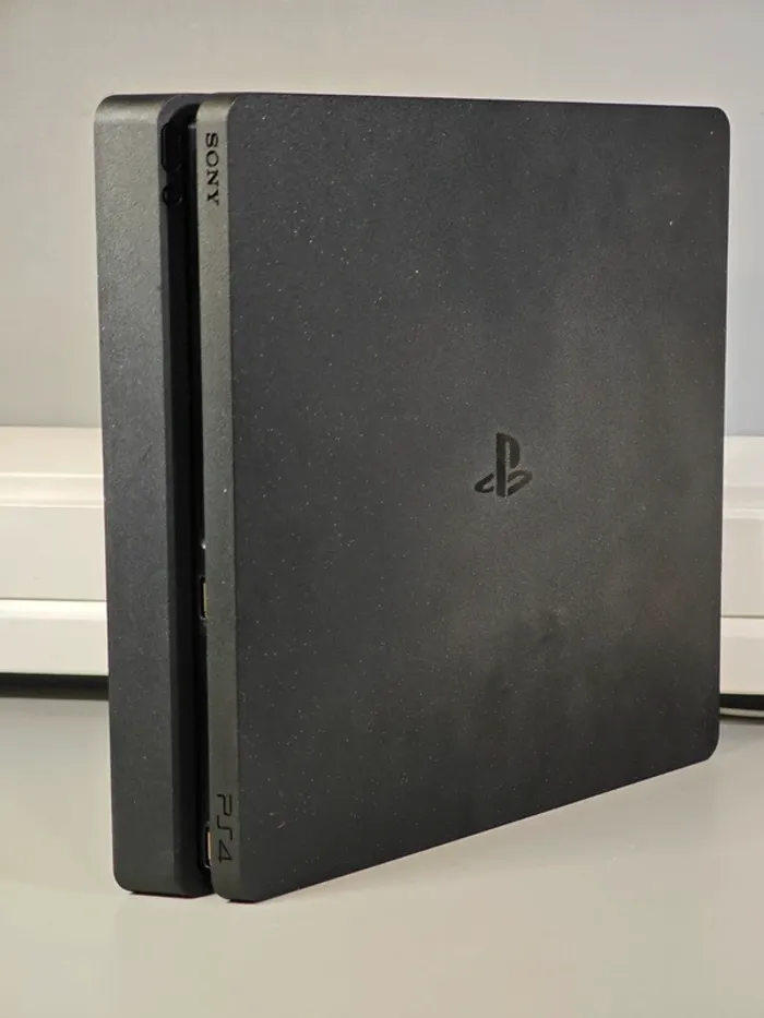 Console PS4 Slim / 500Go/ Manette/ OS 12.52/ Garanti 1 an - photo numéro 2