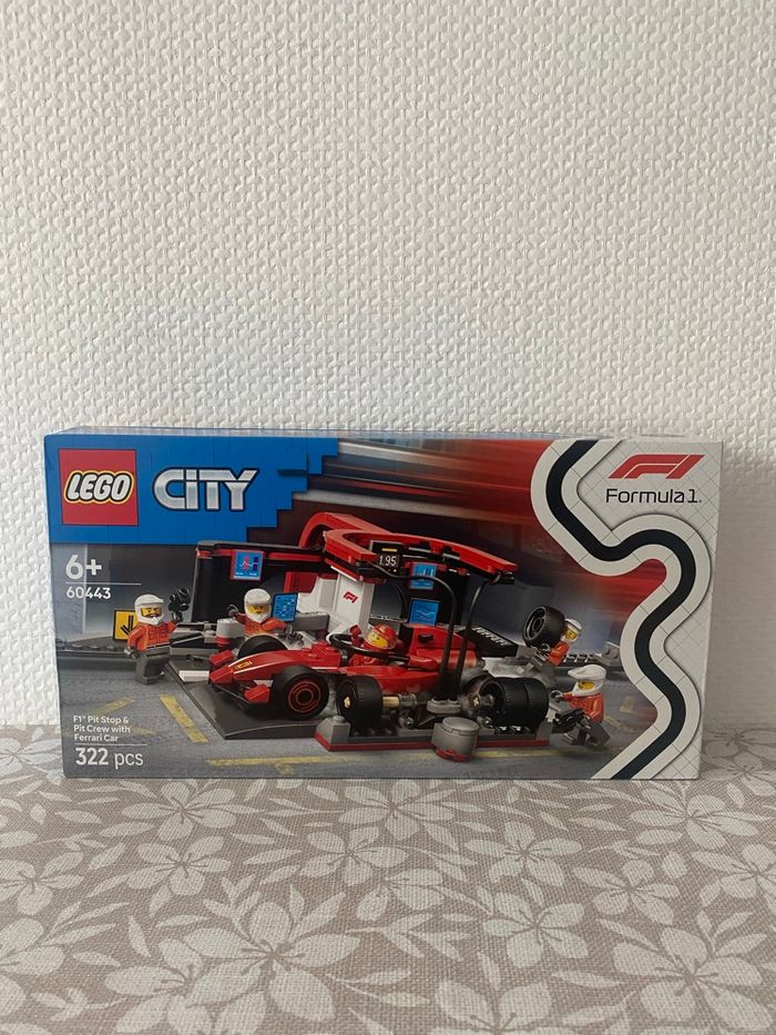 Lego City Arrêt au stand de F1 voiture Ferrari