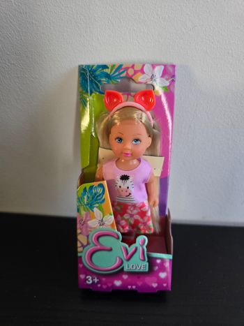 poupee cutie rouge 9 cm Evi love