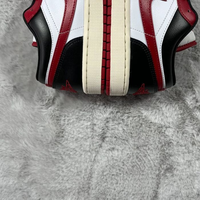 Nike Air Jordan 1 Low « White/Gym Red Black-Sail » pointure 42.5 - photo numéro 4