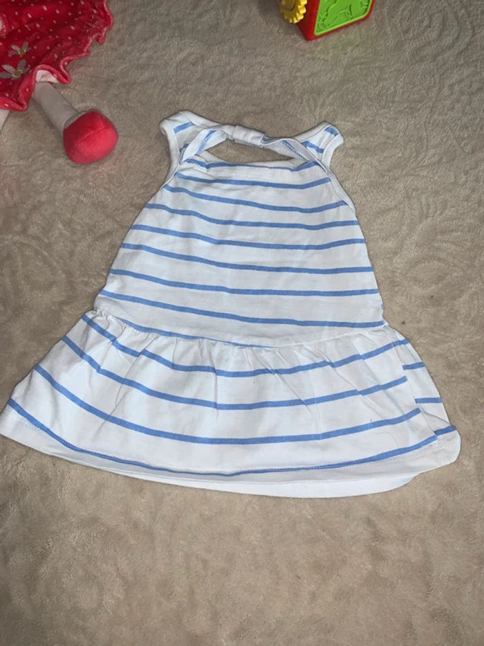 Robe blanche et bleu - photo numéro 2