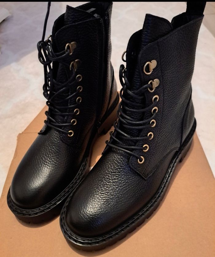Bottines en cuir neuves