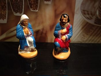 2 santons Marie et Joseph en plastique