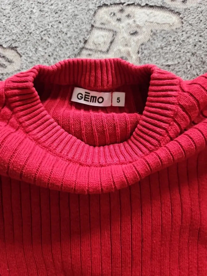 Pull rouge - photo numéro 2