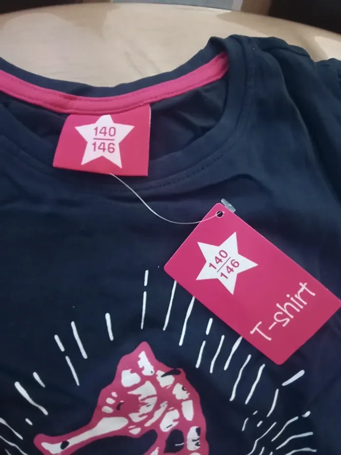 4 hauts fille 10 ans dont un Neuf avec étiquette - photo numéro 7