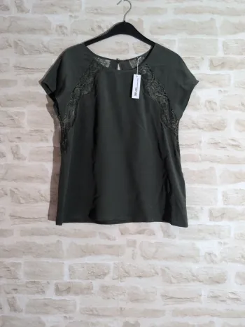 T-shirt vert dentelle – Princesse Tam.Tam – Taille 36 – Neuf avec étiquette