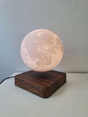 Lampe veilleuse lune lévitation rotation