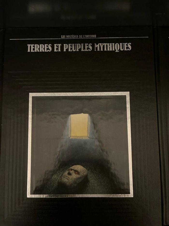 Attention à ne pas lettre entre toutes les mains ! 3 livres ésotériques - photo numéro 2