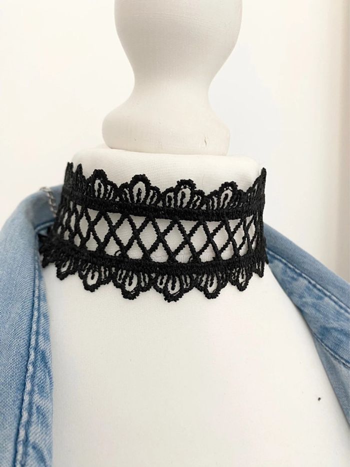 Superbe collier ras de cou tissu fil dentelle