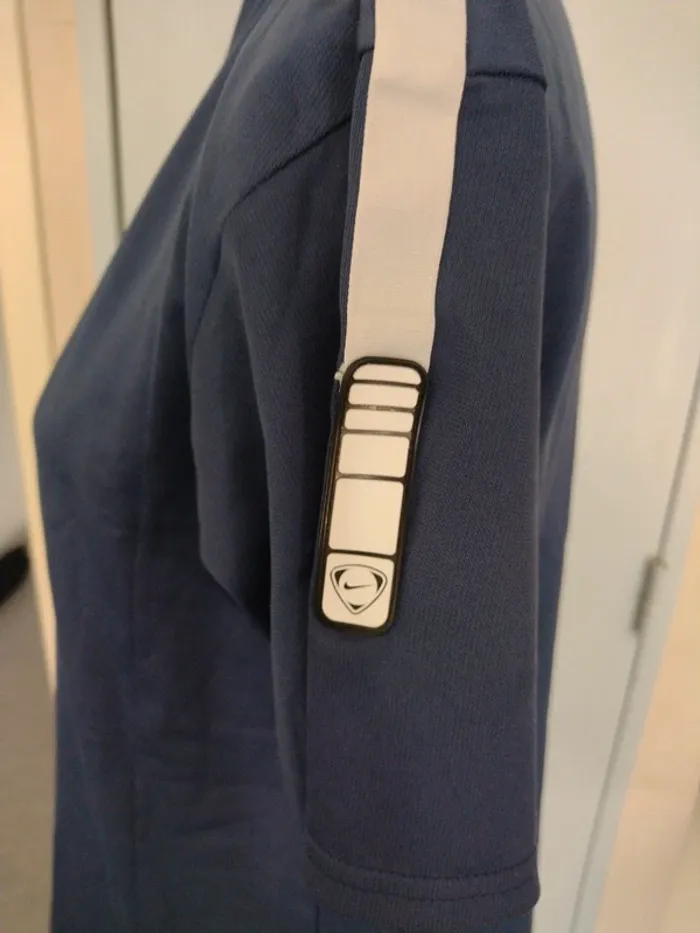 T-shirt Nike bleu marine taille M – très bon état (défauts réparables) - photo numéro 4