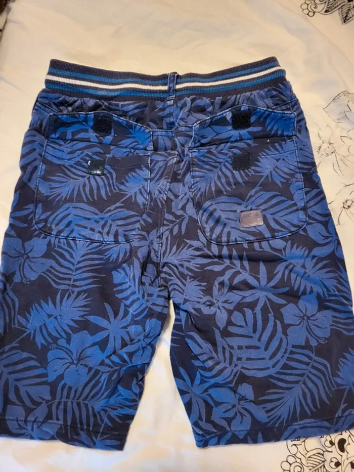 Lot de 3 tee-shirts 1 polo 2 bermudas 10 ans - photo numéro 4