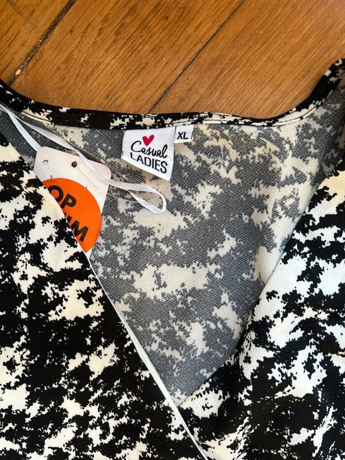 Neuve! Très jolie robe taille XL - photo numéro 5