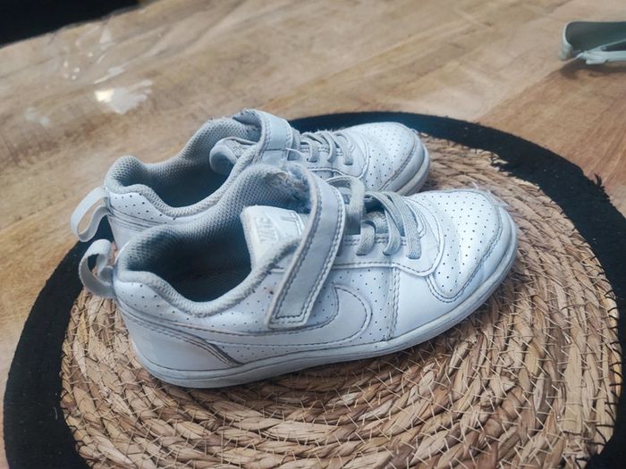 Basket Nike taille 28 - photo numéro 2