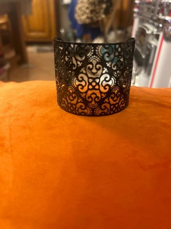 Manchette noire ajourée