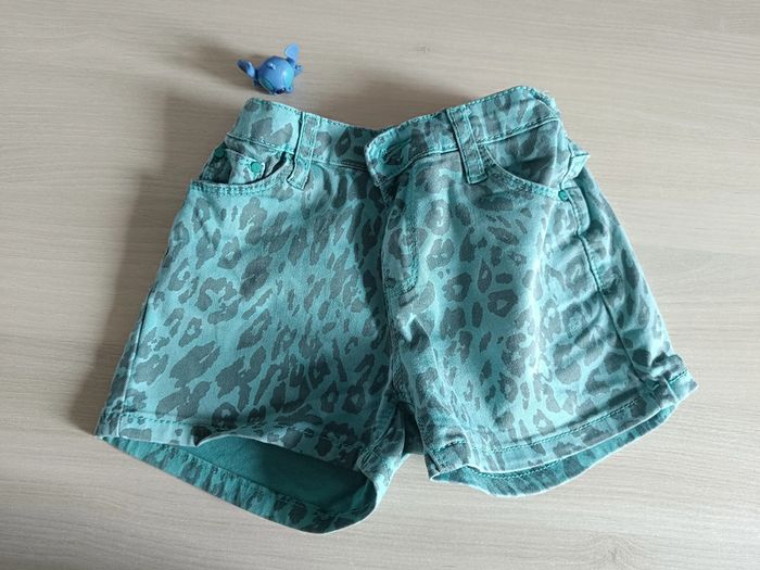 short motif leopard