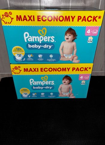 Lot de 2 Maxi Pack de 108 Couches Pampers  Baby-Dry Neuf Dans L’emballage. Taille: 4