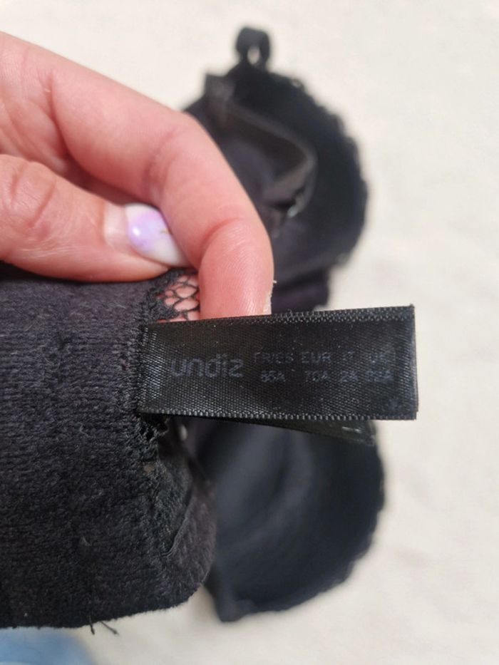 Jolie soutien-gorge noir en dentelle undiz taille 85A - photo numéro 8