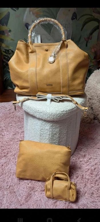 Grand sac à main et accessoires Manoukian