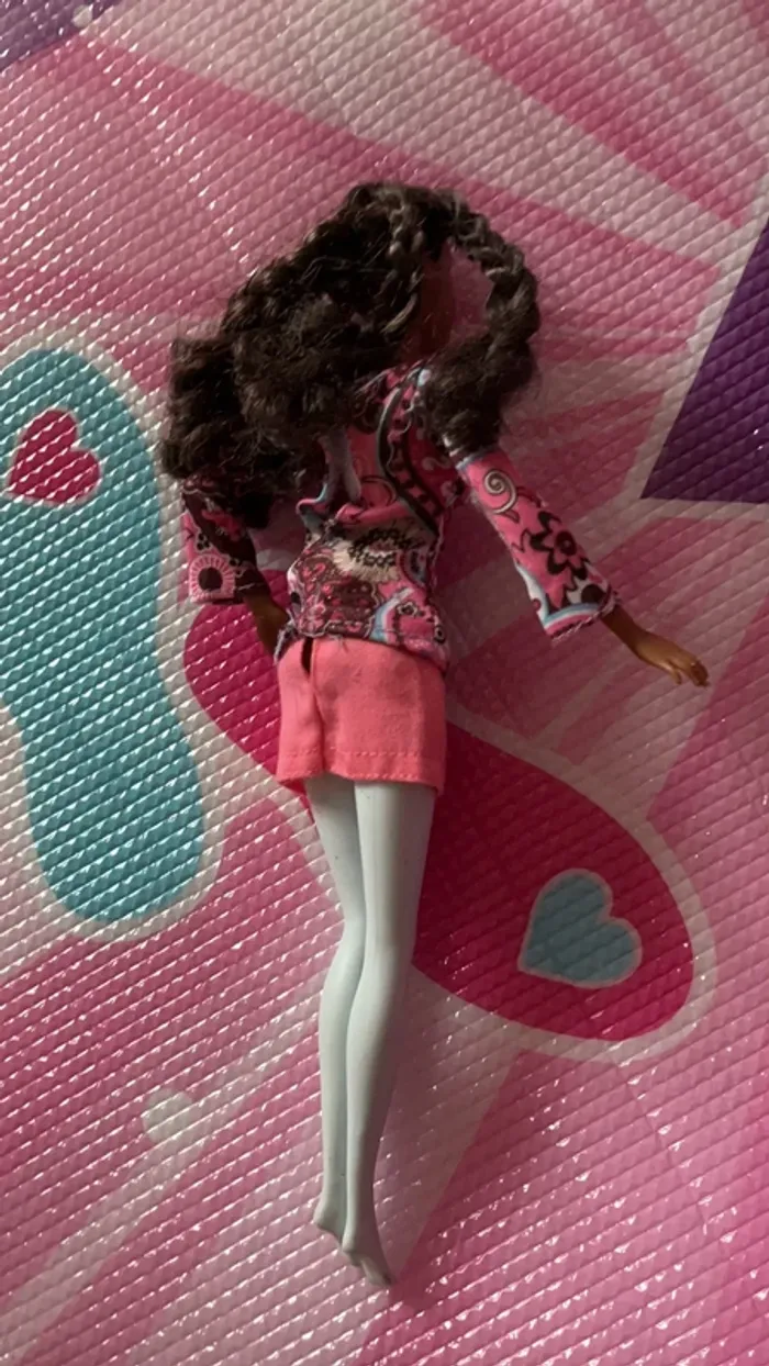 Barbie + tenue - photo numéro 4