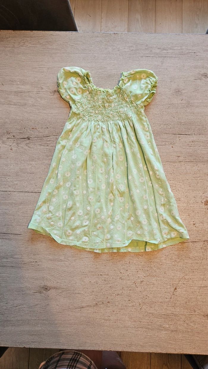 Robe d été vert très clair avec fleurs blanches, Milla, 6 ans, peu mise - photo numéro 2