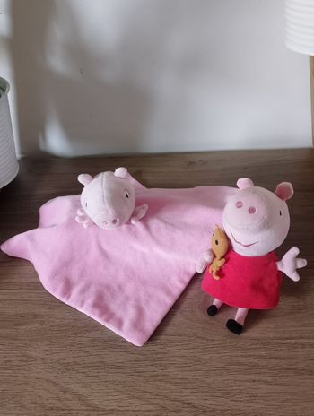 Peluche Ty Peppa Pig et doudou