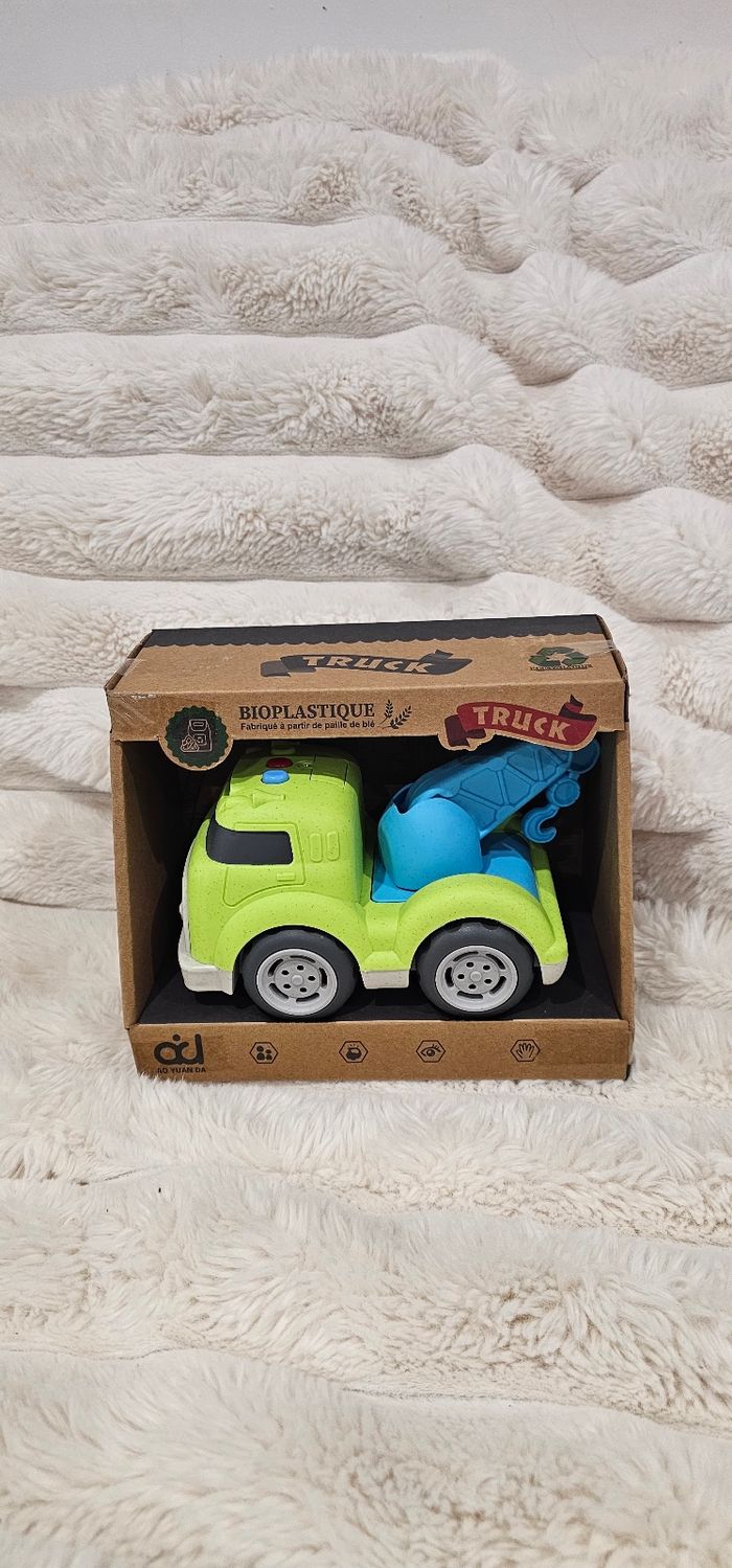 Camion grue sonore en bioplastique Neuf