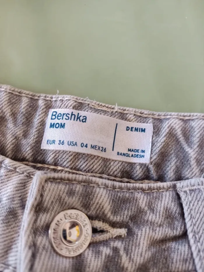 Jean troué Bershka 36 - photo numéro 3