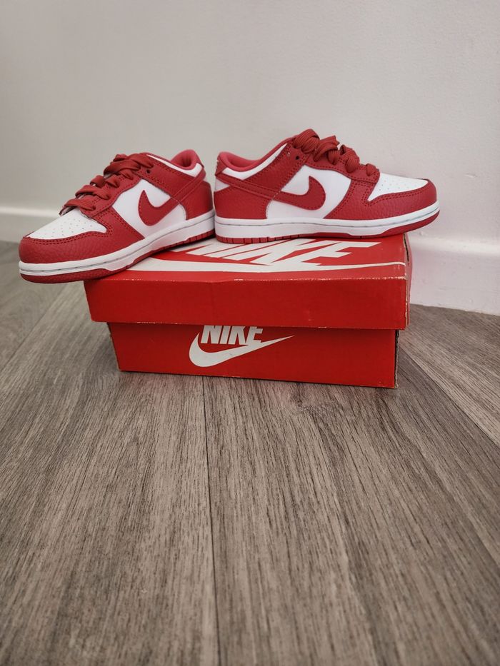 Vend Nike Dunk low Taille 28