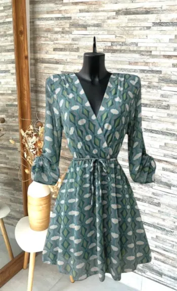 Robe vert sauge à motifs