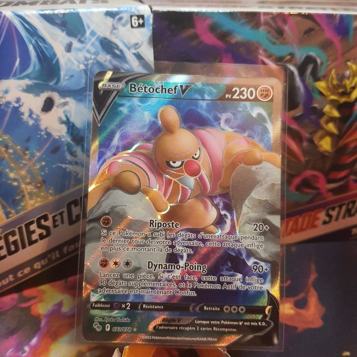 Carte pokemon betochef v full art de la série pokemon go