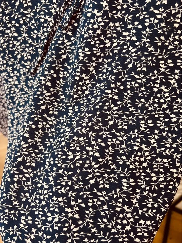 Taille S ~ 36 blouse manches courtes et évasée femme SHEIN bleu marine * fleurs * 🌺 - photo numéro 4