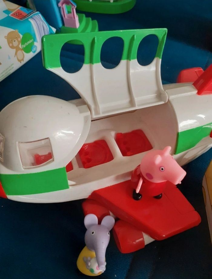 Avion et camping car peppa pig avec 4 figurines petit format - photo numéro 3