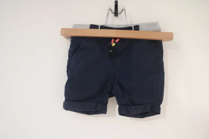 Ensemble haut Kiabi, chemise Sunday club et short Gémo 9 mois - photo numéro 2