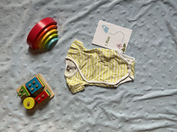 body manches courtes blanc et vert fluo ouverture devant orchestra 1 mois