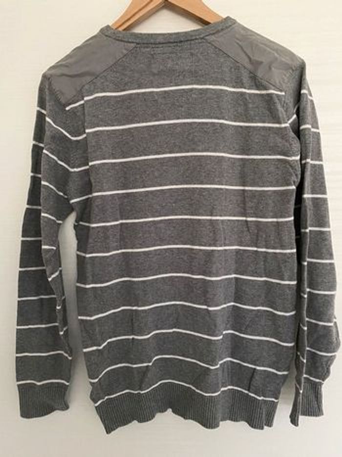 Pull rayé gris et blanc - photo numéro 2