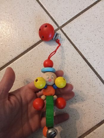 Attache tétine en bois mixte numéro 1