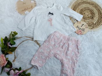 Ensemble fille 1 mois comme neuf
